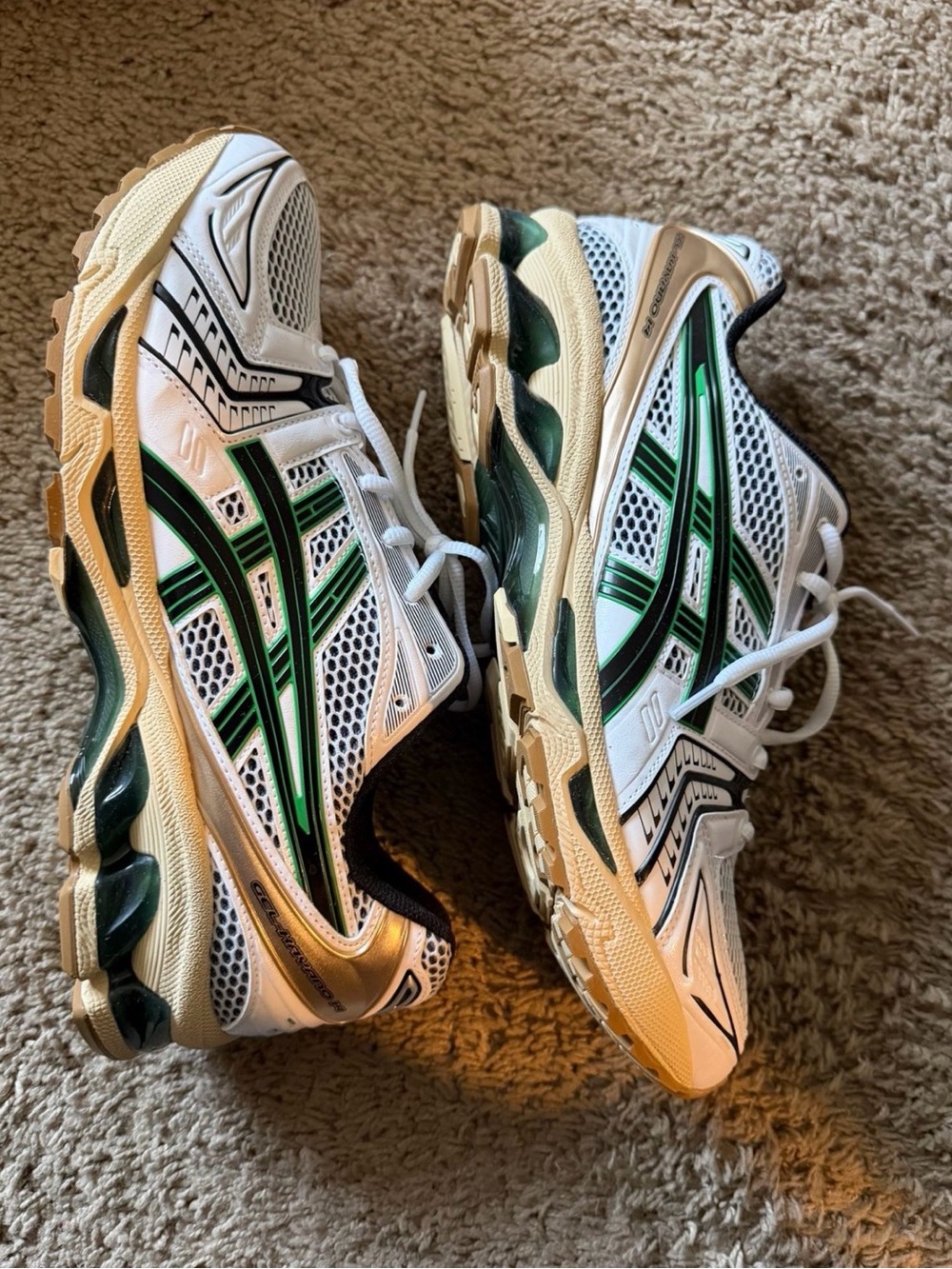 Men’s ASICS GEL-KAYANO 14 Size 11.5. White/Hikoni beige